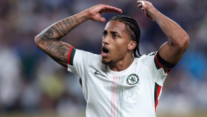 蓝军名宿：佩德罗加盟至今发挥很棒，半场绝杀是在对方伤口上撒盐